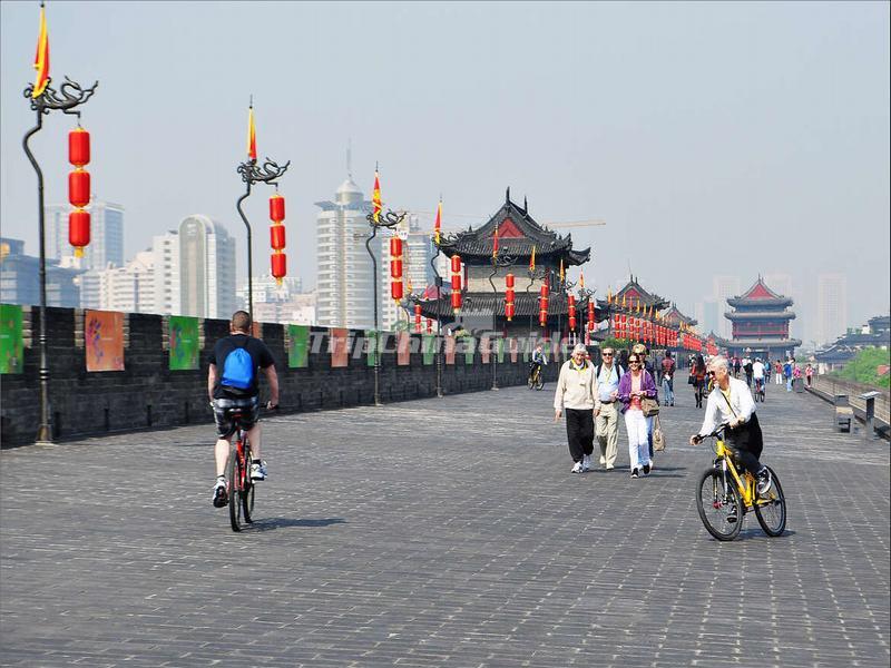 西安古城墙骑车