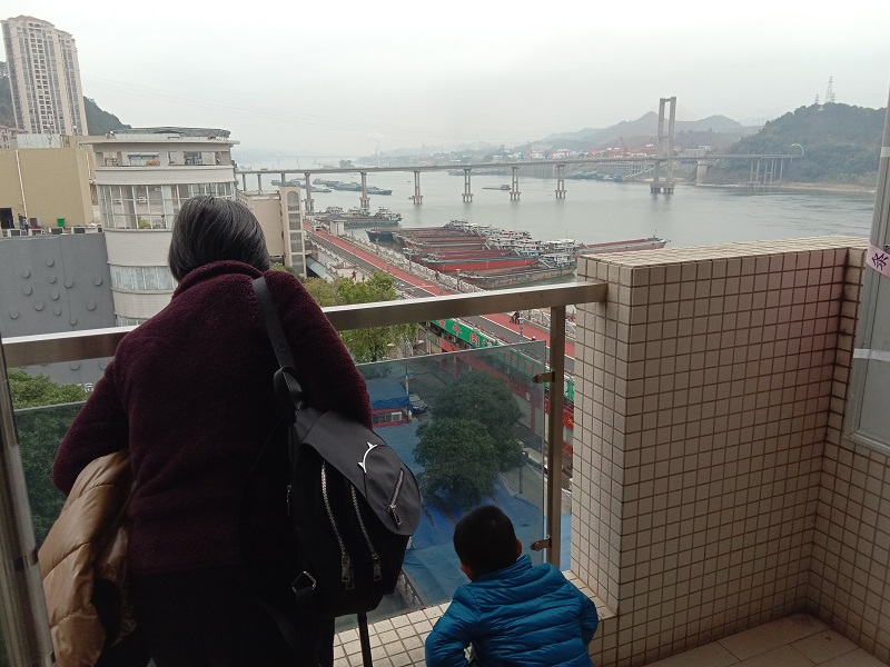 梧州亲子游梧州旅游梧州丽港酒店眺望街道